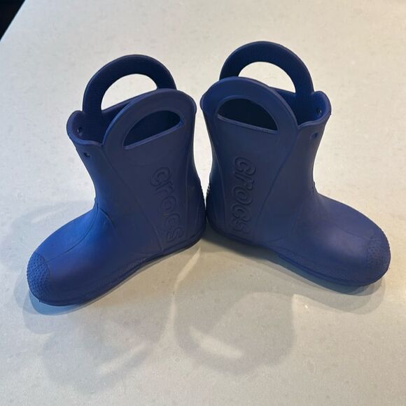 Crocs boots youth junior 1 purple blue color waterproof everyone wants a pair.